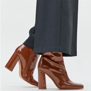 Steve Madden Lynden Bootie in cognac Patent size 6.5
